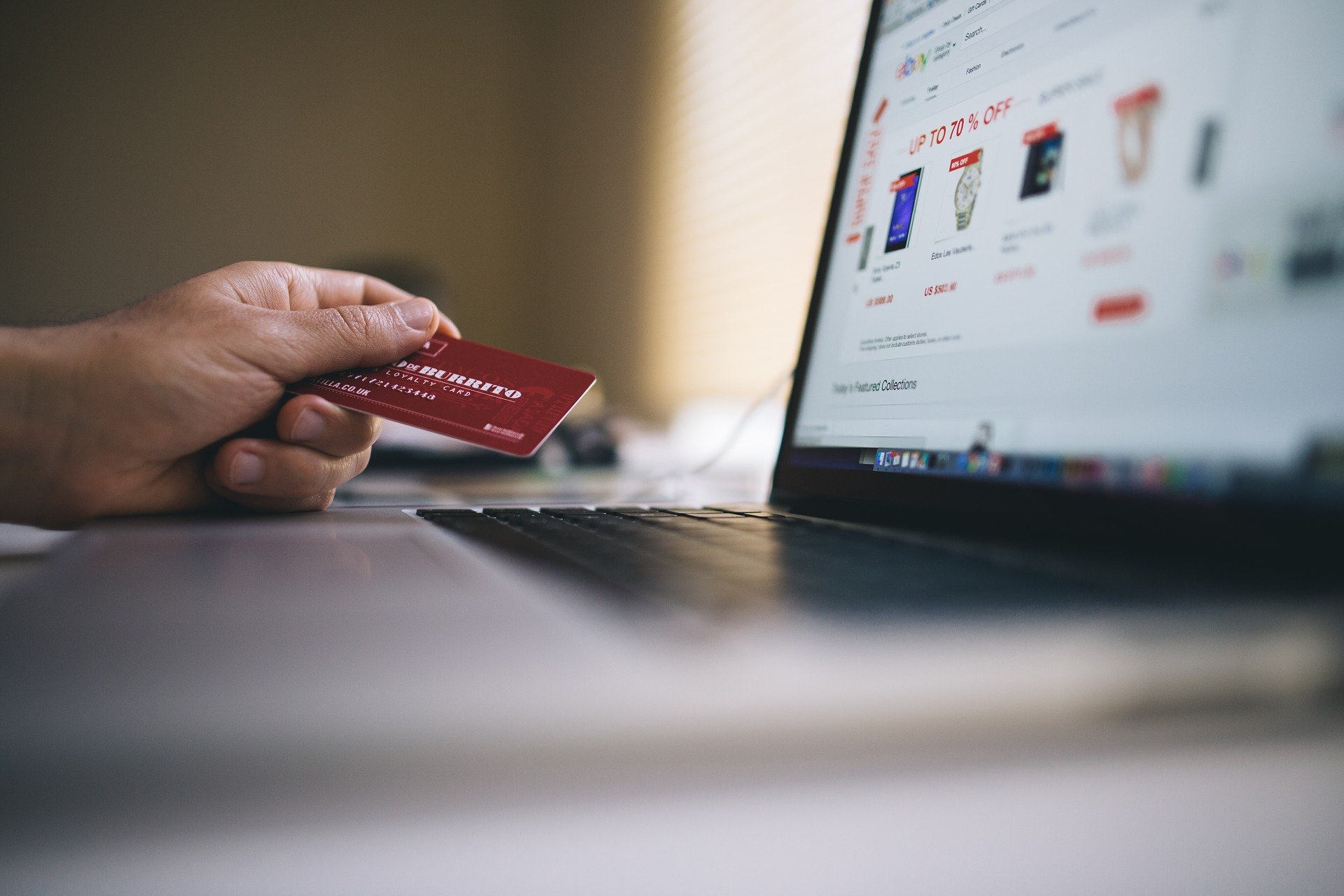 ecommerce-payment-card-laptop